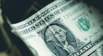 الدولار يتألق والتشديد مستمر